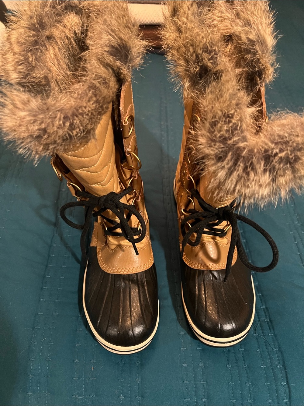 Sorel Tofino II Tan and Black Quilted Faux Fur Winter Lace-Up Boots - Picture 3 of 8